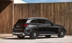 Nowy Mercedes-Benz GLC z kompletną ofertą hybryd plug-in - z silnikami benzynowymi i wysokoprężnymi