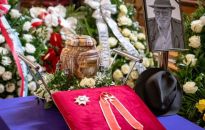 Jan Nowicki spoczął na cmentarzu w Kowalu