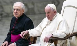 Papież: dziękuję narodowi polskiemu za pomoc dla Ukrainy; wzywa do modlitwy za "bardzo chorego" Benedykta XVI