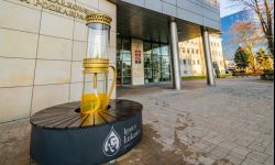 Żegnamy Rok Łukasiewicza ławeczką z lampą naftową