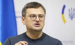 Szef ukraińskiego MSZ: zbrodniarz wojenny Putin "świętuje" Nowy Rok zabijając ludzi