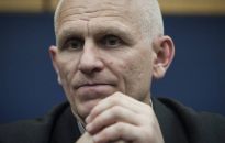 Białoruś: rozpoczął się proces noblisty i obrońcy praw człowieka Alesia Bialackiego