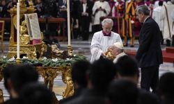 Watykan: tradycyjny orszak w święto Trzech Króli przyciągnął na plac Św. Piotra tysiące wiernych