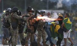 Brazylia: służby zatrzymały 170 osób, które wdarły się do urzędów państwowych w stolicy
