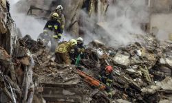 Prezydent Zełenski: liczba śmiertelnych ofiar ataku na budynek w Dnieprze wzrosła do 25