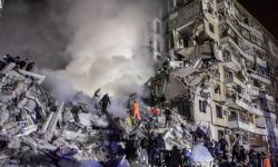 Ukraina: w Dnieprze trwa akcja ratunkowa w ruinach ostrzelanego przez Rosjan bloku mieszkalnego