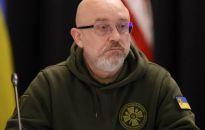 Reznikow: uzgadniamy dostawy samolotów, by uderzyć w zaplecze Rosjan