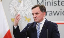 Minister sprawiedliwości: UE eskaluje żądania wobec naszego kraju, wyciąga brudne łapska po polskie dzieci