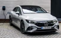 Modele elektryczne i hybrydy plug-in Mercedes-EQ dostępne z usługą weryfikacji domowej instalacji elektrycznej oraz montażu wallboxa