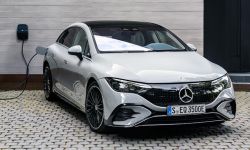 Modele elektryczne i hybrydy plug-in Mercedes-EQ dostępne z usługą weryfikacji domowej instalacji elektrycznej oraz montażu wallboxa