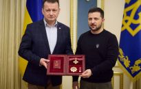 Ukraina: Zełenski podziękował Polsce za inicjatywę w sprawie dostaw czołgów, odznaczył szefa MON