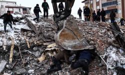 Liczba ofiar śmiertelnych trzęsienia ziemi na pograniczu Turcji i Syrii wynosi ponad 7800