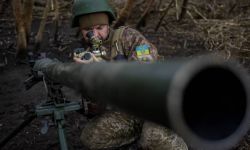 Dowódca ukraińskich wojsk lądowych: obrona Bachmutu trwa