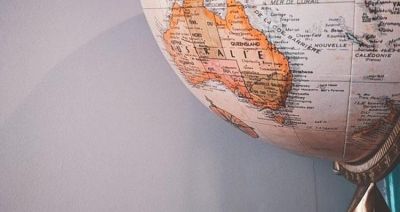 Dlaczego warto rozwijać swoje umiejętności językowe na rynku pracy?