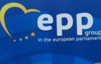 Euractiv: we wtorek belgijska policja weszła do siedziby Europejskiej Partii Ludowej w Brukseli; skonfiskowała komputery