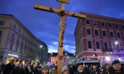 Rozpoczęła się 27. Centralna Droga Krzyżowa która przejdzie ulicami Warszawy