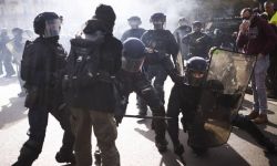 Francja: ostre starcia policji z demonstrantami w Paryżu; kilkunastu policjantów rannych