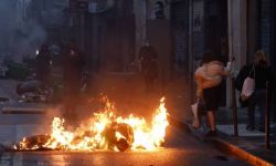 Francja: demonstracje i starcia z policją po zatwierdzeniu przez Radę Konstytucyjną reformy emerytalnej