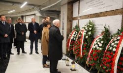 Premier, marszałek Sejmu, szef MON i prezes PiS odwiedzili groby ofiar katastrofy smoleńskiej