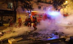 Francja: po orędziu Macrona - w Paryżu, Lyonie, Nantes i innych miastach zamieszki i podpalenia; policja użyła gazu łzawiącego