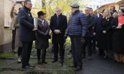 Warszawa: w ogrodzie d. szpitala dziecięcego Bersohnów i Baumanów zakopano kapsułę czasu; symbolicznie rozpoczyna się budowa siedziby MGW