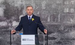 Prezydent Duda: pochylamy nisko głowę przed bohaterami Powstania w getcie warszawskim