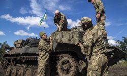 Źródła PAP: Francja nadal blokuje unijne finansowanie dostaw amunicji dla Ukrainy