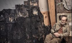 Tomasz Hołuj i jego ofensywa papierowa w Galerii Pastula