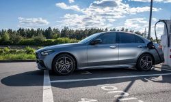 Mercedes-Benz C 300 e z hybrydowym napędem plug-in pomyślnie przeszedł kontrolę środowiskową 360°