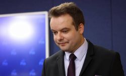 Rzecznik PiS: w połowie maja zaprezentujemy pierwsze filary naszego programu; wśród nich suwerenność