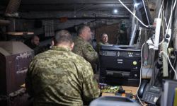 Dowódca wojsk lądowych Ukrainy: Rosjanie wciąż chcą zdobyć Bachmut przed 9 maja