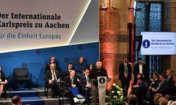 Niemcy: prezydent Ukrainy uhonorowany nagrodą Karola Wielkiego