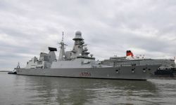 W porcie Marynarki Wojennej zacumował włoski niszczyciel 