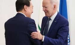 Prezydent USA: nowy pakiet pomocy wojskowej dla Ukrainy będzie zawierał amunicję, artylerię i pojazdy opancerzone