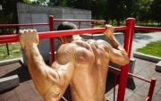 Domowy street workout - Wykorzystaj drążki do ćwiczeń i drabinki ogrodowe