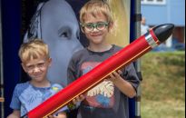 Idzie Moc Odkrywców, pokazy światła i miotanie balonami 