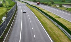 Sejm za ustawą znoszącą opłaty autostradowe i zakazującą wyprzedzania się ciężarówek na autostradach
