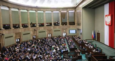 14. emerytura będzie na stałe - Sejm uchwalił ustawę o kolejnym dodatkowym rocznym świadczeniu pieniężnym dla emerytów i rencistów