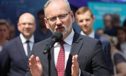 Minister zdrowia przekazał szefowi GIS czek na niemal 90 mln zł na doposażenie sanepidów