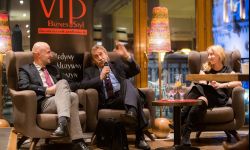 Wpływowi politycy i media. Fachowcy na marginesie życia publicznego 