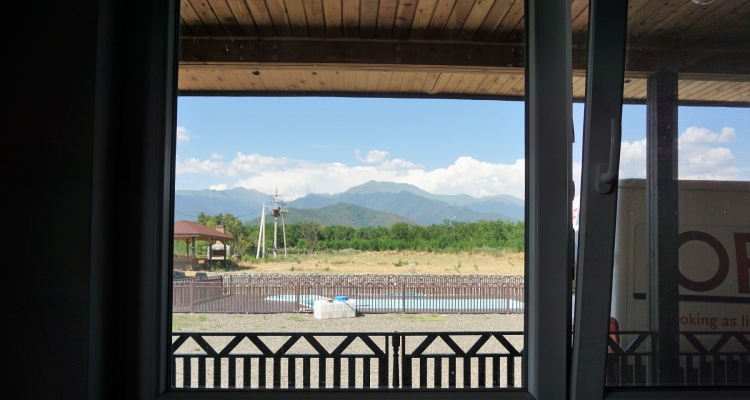 Widok z okna na Kaukaz, 3 lipca 2019