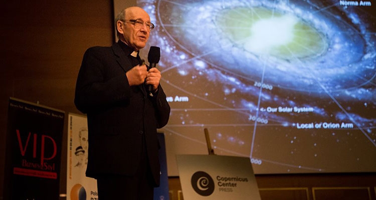 Czy wszechświatem rządzi przypadek? Wykład ks. prof. Michała Hellera w Teatrze Siemaszkowej