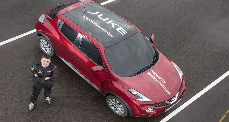 Nissan Juke z pokładowym systemem kamer i pierwszy na świecie rekord manewru