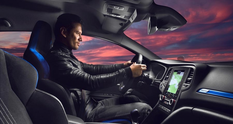 250 osób karanych dziennie! Czy aplikacje mobilne poprawią bezpieczeństwo jazdy?