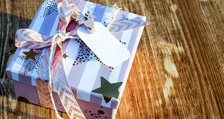 Prezenty dla bliskich z daleka - czym wysyłać?