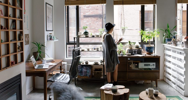 Poprawnie wykonana stolarka okienna gwarantem ciepłego domu Fot. unsplash.com