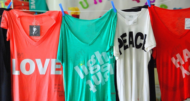 Koszulki damskie z nadrukiem - czy są tanie?