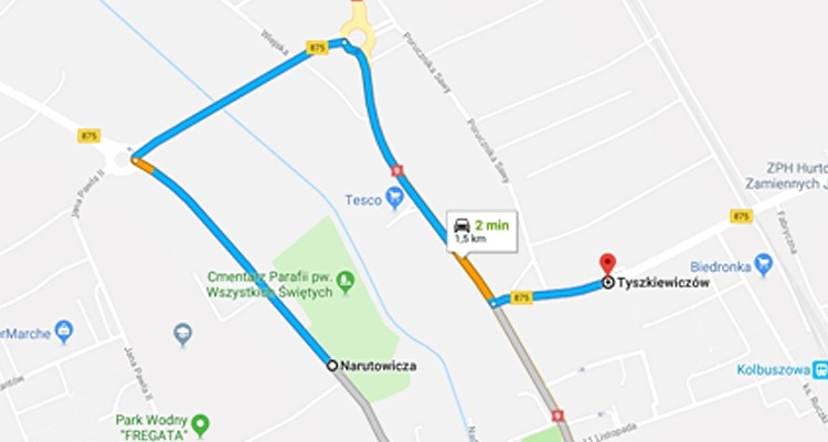 Miejsce wjazdu na drogę wzdłuż torów zostało oznaczone czerwonym znacznikiem