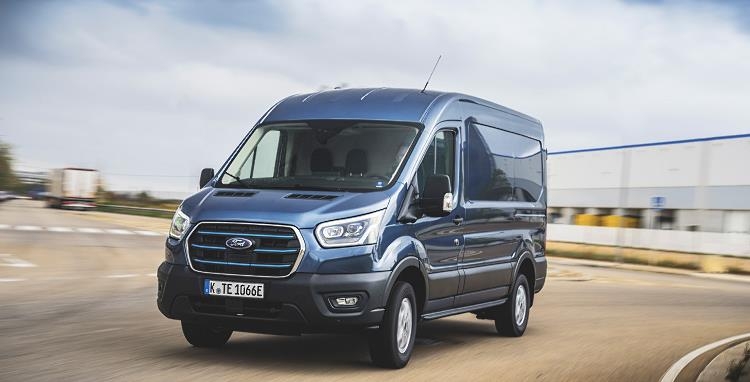 E-Transit liderem polskiego rynku BEV. Wymarzony debiut w pełni elektrycznego samochodu dostawczego Forda